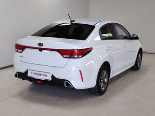 2020 Kia Rio IV Рестайлинг, белый, 1520000 рублей, вид 5