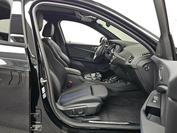 2022 BMW 1 серии 120i III (F40), чёрный, 4381237 рублей - вид 20