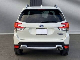 2023 Subaru Forester V Рестайлинг, белый, 2384000 рублей, вид 4