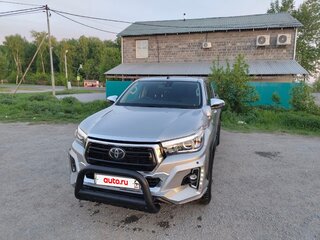 2018 Toyota Hilux VIII Рестайлинг, серебристый, 3000000 рублей, вид 1