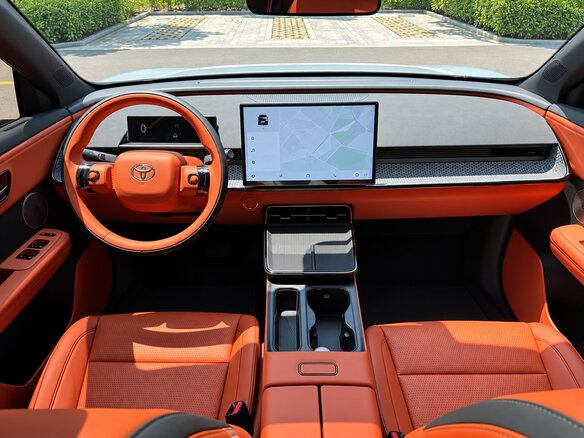 2026 Toyota bZ3X 58.3 kWh, серебристый - вид 13