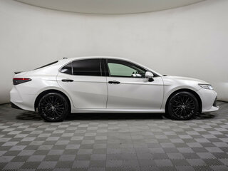 2020 Toyota Camry VIII (XV70), белый, 2748000 рублей, вид 4