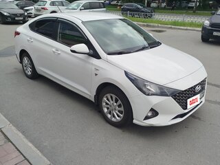 2021 Hyundai Solaris II Рестайлинг, белый, 1699000 рублей, вид 2