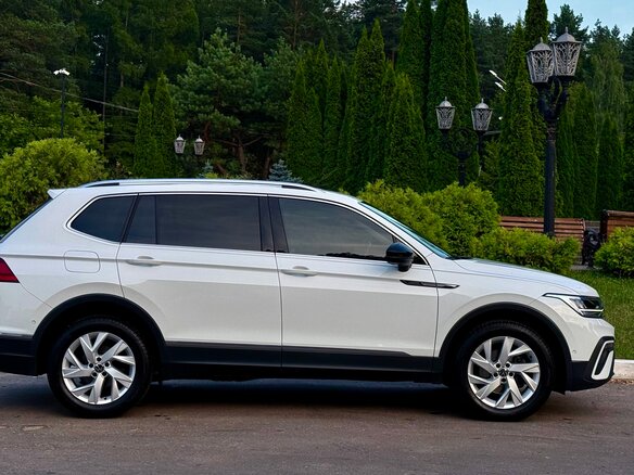 2022 Volkswagen Tiguan Allspace II Рестайлинг, белый - вид 8