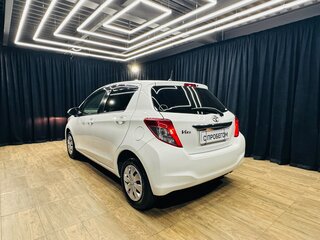 2013 Toyota Vitz III (XP130), белый, 759000 рублей, вид 4