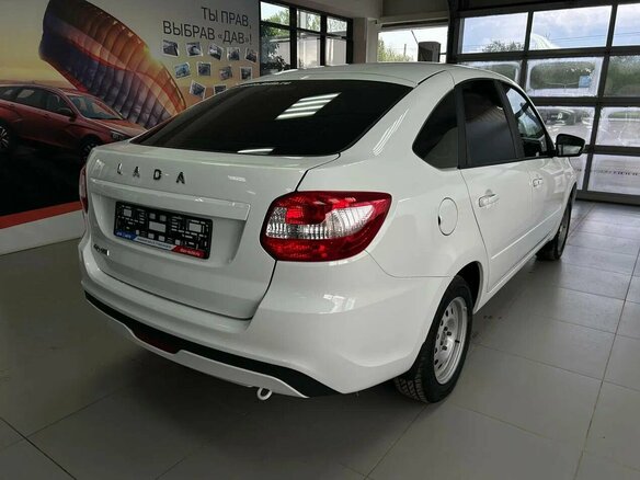 2026 Lada (ВАЗ) Granta I Рестайлинг, белый, 1098000 рублей - вид 2