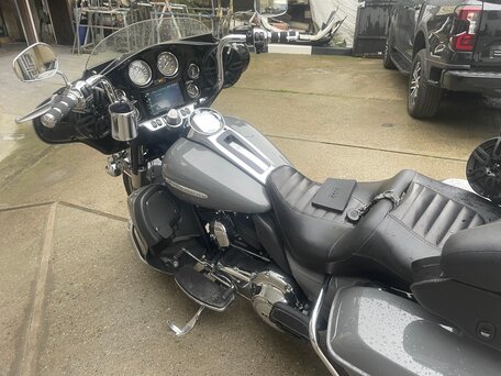 2010 Harley-Davidson Electra Glide, серый, 1100000 рублей, вид 4