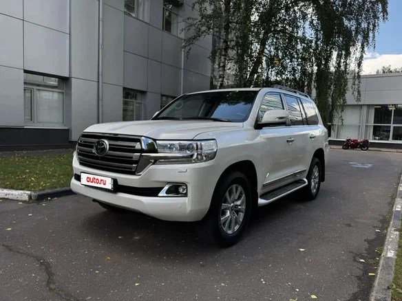 2019 Toyota Land Cruiser 200 Series Рестайлинг 2, белый, 9500000 рублей