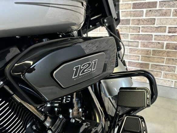 2023 Harley-Davidson CVO Street Glide, серебристый, 3850000 рублей - вид 24