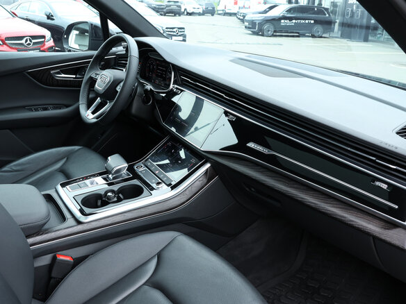 2021 Audi Q7 55 TFSI II (4M) Рестайлинг, чёрный, 6880500 рублей - вид 8