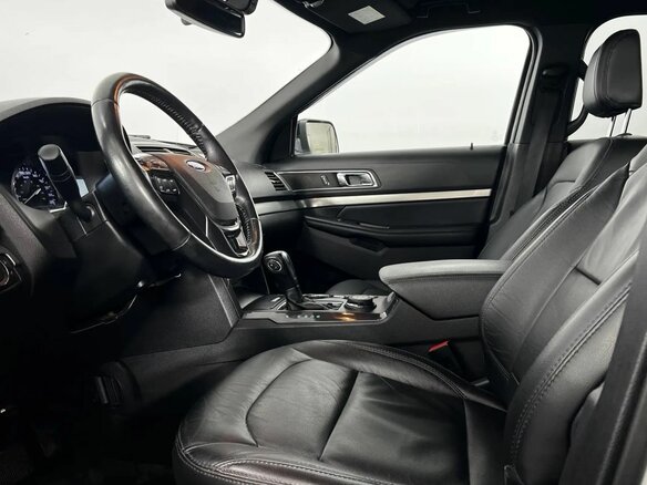 2018 Ford Explorer V Рестайлинг, белый, 2850000 рублей - вид 9