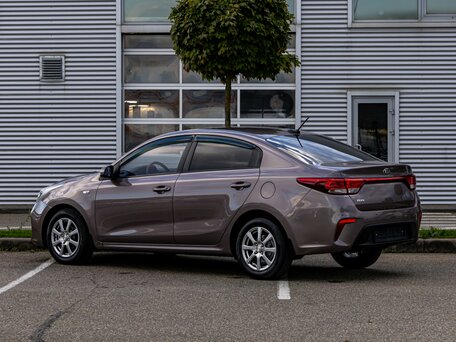 2018 Kia Rio IV, коричневый, 1295000 рублей, вид 4