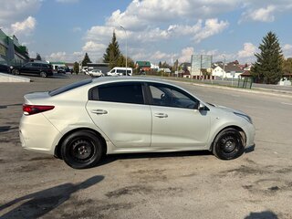 2018 Kia Rio IV, бежевый, 1000000 рублей, вид 2