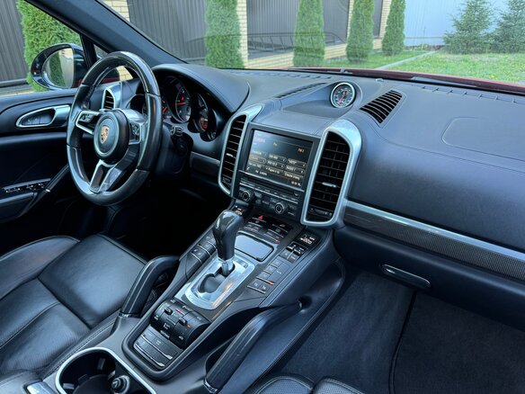 2016 Porsche Cayenne Diesel II Рестайлинг (958), красный, 4350000 рублей - вид 27