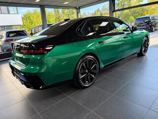 2026 BMW 7 серии 740d xDrive VII (G70), зелёный, 18490000 рублей, вид 4