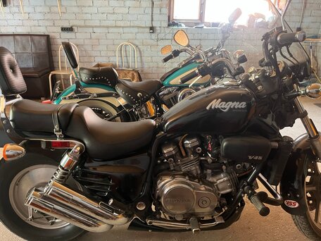1988 Honda Magna, чёрный, 440000 рублей, вид 1