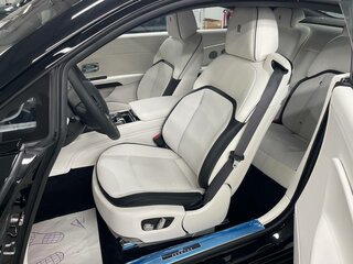 2026 Rolls-Royce Spectre Black Badge I (Series I), чёрный, 74000000 рублей, вид 5