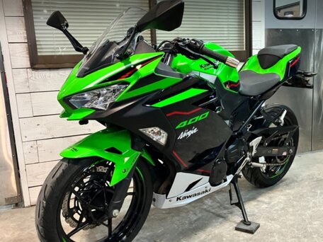 2021 Kawasaki Ninja 400, зелёный, 525000 рублей, вид 4