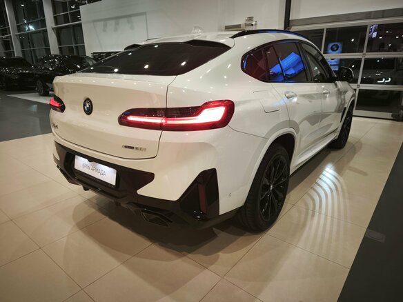2025 BMW X4 20i II (G02) Рестайлинг, белый, 8200000 рублей - вид 2