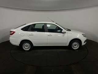 2026 Lada (ВАЗ) Granta I Рестайлинг, белый, 1131000 рублей, вид 4