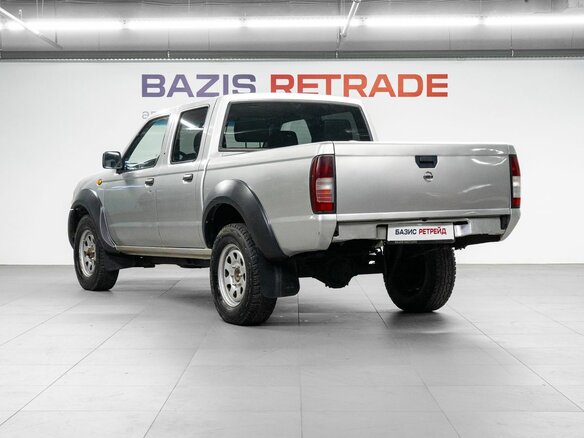 2010 Nissan NP300, серебристый, 1040000 рублей - вид 6