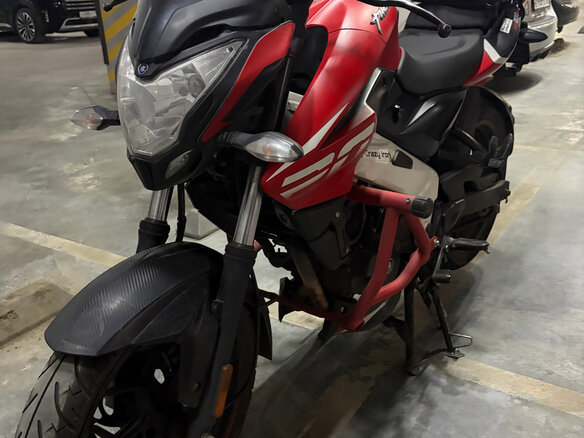 2022 Bajaj Pulsar NS 200, красный, 175000 рублей - вид 2