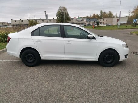2019 Skoda Rapid I Рестайлинг, белый, 850000 рублей, вид 2