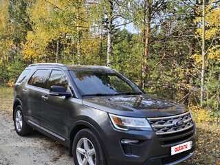2018 Ford Explorer V Рестайлинг 2, серый, 2630000 рублей, вид 2