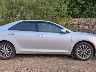 2017 Toyota Camry VII (XV50) Рестайлинг, серебристый, 2249999 рублей, вид 3