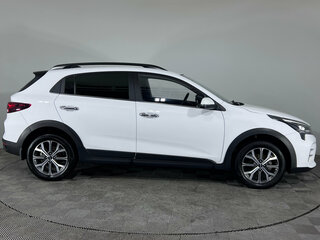2022 Kia Rio X IV Рестайлинг, белый, 1617000 рублей, вид 4