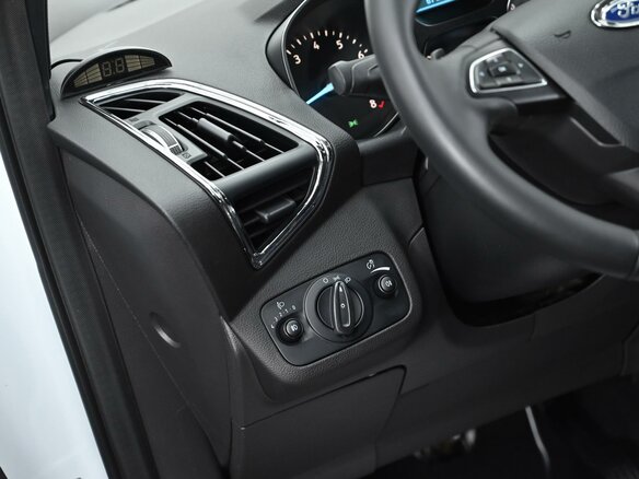 2017 Ford Kuga II Рестайлинг, белый, 1215000 рублей - вид 6