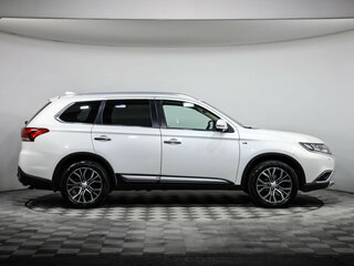 2018 Mitsubishi Outlander III Рестайлинг 2, белый, 2149000 рублей, вид 4