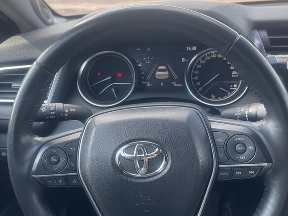 2020 Toyota Camry VIII (XV70), чёрный, 3350000 рублей - вид 9