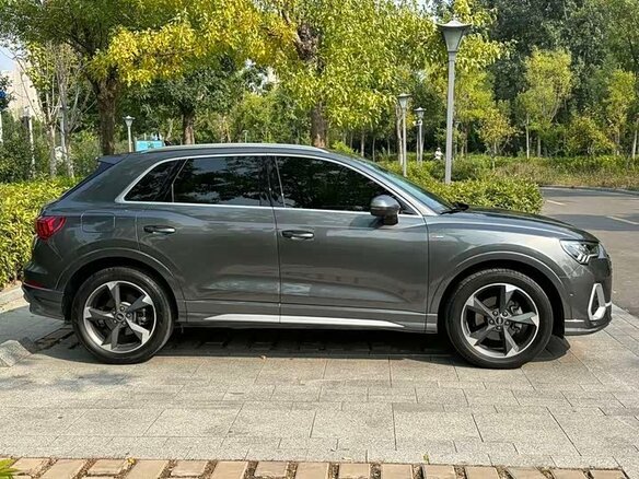 2023 Audi Q3 35 TFSI II (F3), серый, 2140000 рублей - вид 3
