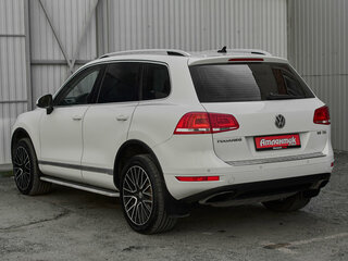 2012 Volkswagen Touareg II, белый, 2340000 рублей, вид 4