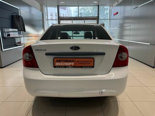 2011 Ford Focus II Рестайлинг, белый, 519000 рублей, вид 5