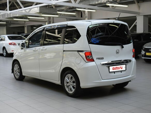 2014 Honda Freed I Рестайлинг 2, белый, 985000 рублей - вид 4
