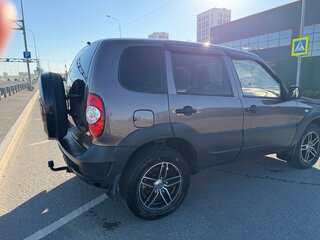 2015 Chevrolet Niva I Рестайлинг, коричневый, 700000 рублей, вид 4