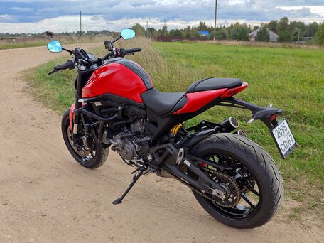2021 Ducati Monster 937, красный, 1015000 рублей, вид 4