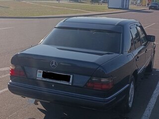 1991 Mercedes-Benz W124 230, синий, 854173 рублей, вид 5