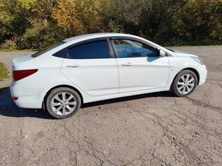 2013 Hyundai Solaris I, белый, 840000 рублей, вид 5