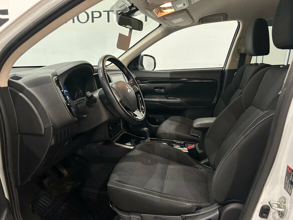 2022 Mitsubishi Outlander III Рестайлинг 3, белый, 2369000 рублей - вид 12