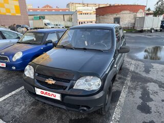 2011 Chevrolet Niva I Рестайлинг, чёрный, 210000 рублей, вид 1