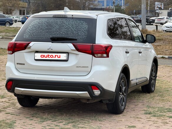 2017 Mitsubishi Outlander III Рестайлинг 2, белый, 1595000 рублей - вид 7