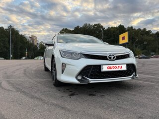 2017 Toyota Camry VII (XV50) Рестайлинг 2, белый, 1700000 рублей, вид 4