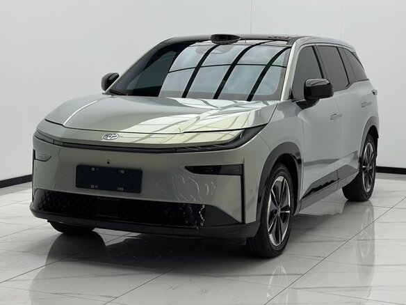 2025 Toyota bZ3X 58.3 kWh, серебристый, 2990000 рублей - вид 2