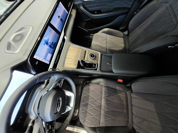 2026 Geely Monjaro I Рестайлинг, серый, 4599990 рублей - вид 12