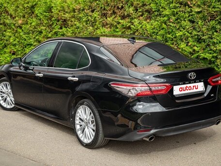2018 Toyota Camry VIII (XV70), чёрный, 2350000 рублей, вид 2