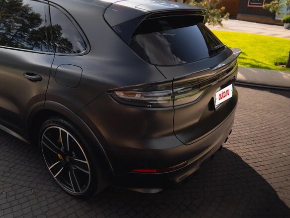2020 Porsche Cayenne Turbo S E-Hybrid III, чёрный, 13000000 рублей - вид 13