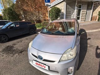 2010 Toyota Prius III (XW30), серебристый, 900000 рублей, вид 2